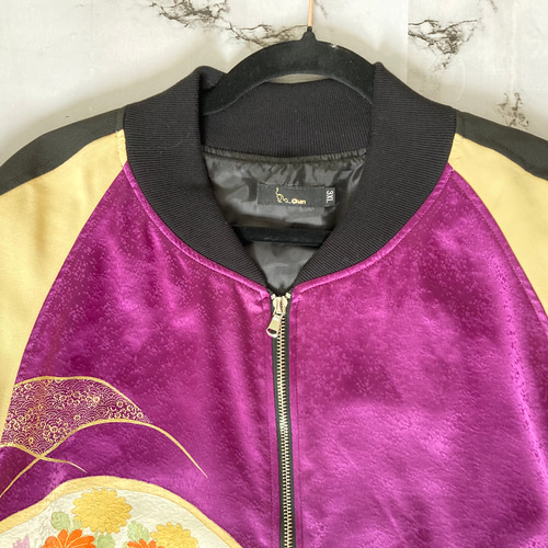 上品な紫の絹ジャケット 3XL - 着物リメイク 手描き和柄 日本製 上品な紫の絹ジャケット 3XL - 着物リメイク 手描き和柄 日本製