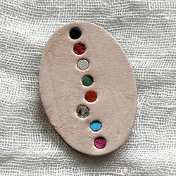 本革　レザー　パレットみたいなブローチセット　ヌメ革　ナチュラル　マルチカラー　シンプル 北欧 刺繍　ビーズ　フラワー花 2枚目の画像