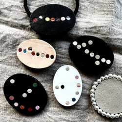 本革　レザー　パレットみたいなブローチセット　ヌメ革　ナチュラル　マルチカラー　シンプル 北欧 刺繍　ビーズ　フラワー花 6枚目の画像