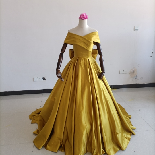 高品質！イエロー カラードレス オフショルダー 光沢サテン バックリボン 花嫁 優雅なシルエット