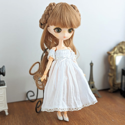 白のガーゼのワンピースとレースのストール※ブライスアウトフィット 852.白のガーゼのワンピースとレースのストール※ブライスアウト