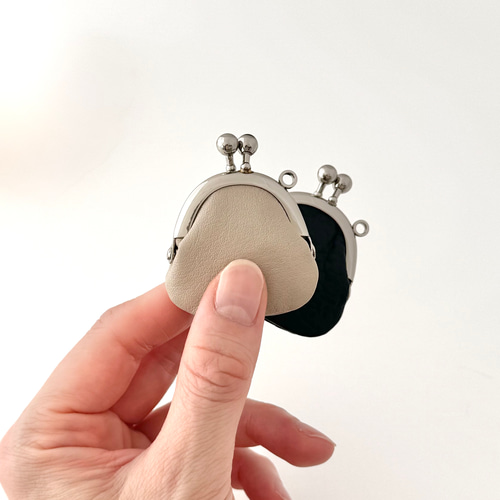 一点もの】本革のちっちゃい豆がま口 / ポーチ / 指輪ケース