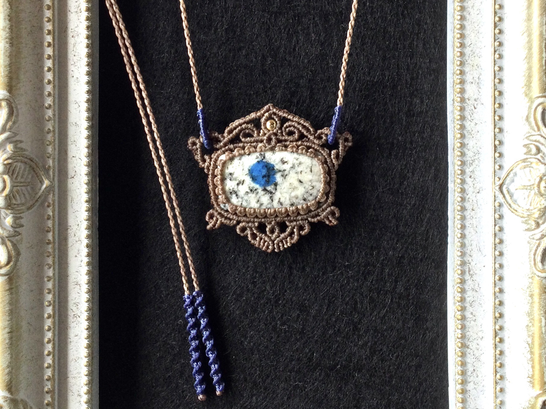 K2ストーンのマクラメネックレス