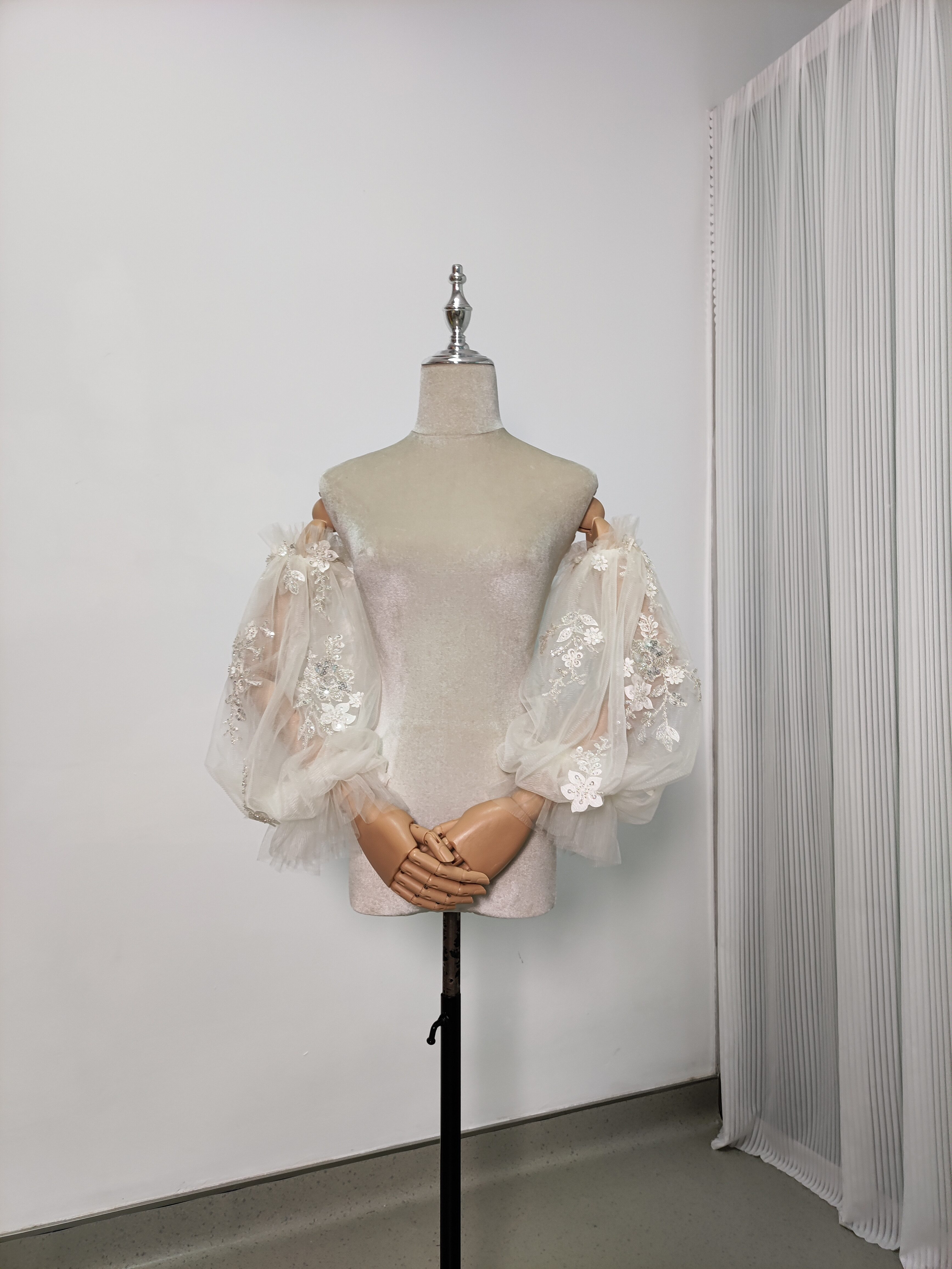 パフスリーブ ソフトチュール キラキラ光る刺繍 ストレッチ 可愛い  花嫁/ウェディングドレス