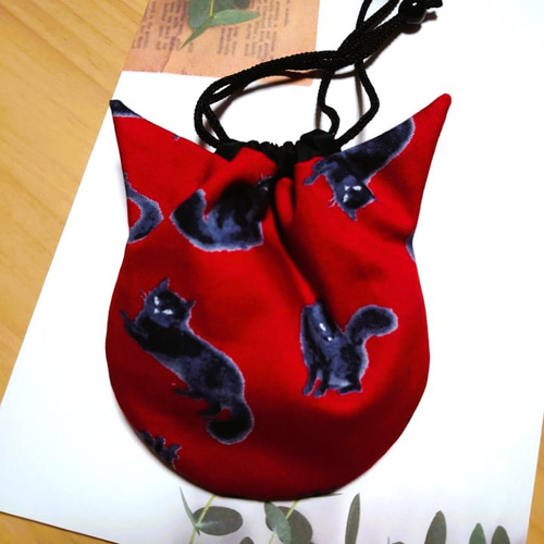 送料120円】猫型の猫柄ミニ巾着袋□ハンドメイド□猫好きさんへ