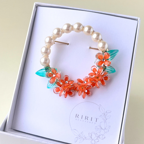 愛らしいお花のサークルのブローチ （株）GSTV 特集掲載】 金木犀 花