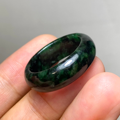 L7-58 一点物 墨緑色 19.5号 ミャンマー産天然 A貨 本翡翠 くりぬき