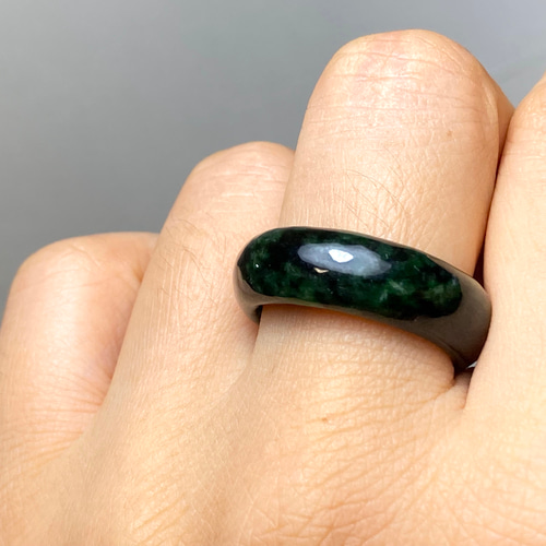 中国古美術 ミャンマー 白底青 翡翠 扳指 指輪 手工細彫 旧蔵收 装身具 L6-123 美品 白瓷翡翠 20.0号 ミャンマー産天然 A貨 本翡翠 くりぬき