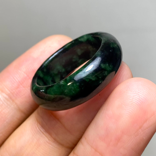 L7-58 一点物 墨緑色 19.5号 ミャンマー産天然 A貨 本翡翠 くりぬき