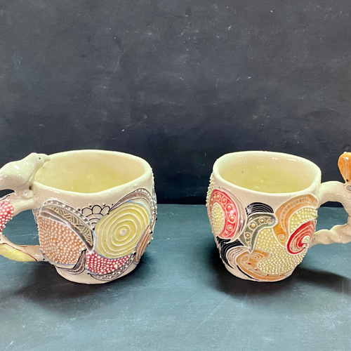 手描きアートの陶器製マグカップ 陶芸イッチン色絵マグカップ マグカップ mube・ceramic・studio