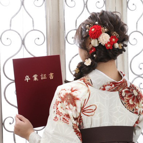 成人式髪飾り 一際美しく 赤×ゴールド | ヘアアクセサリー つまみ細工
