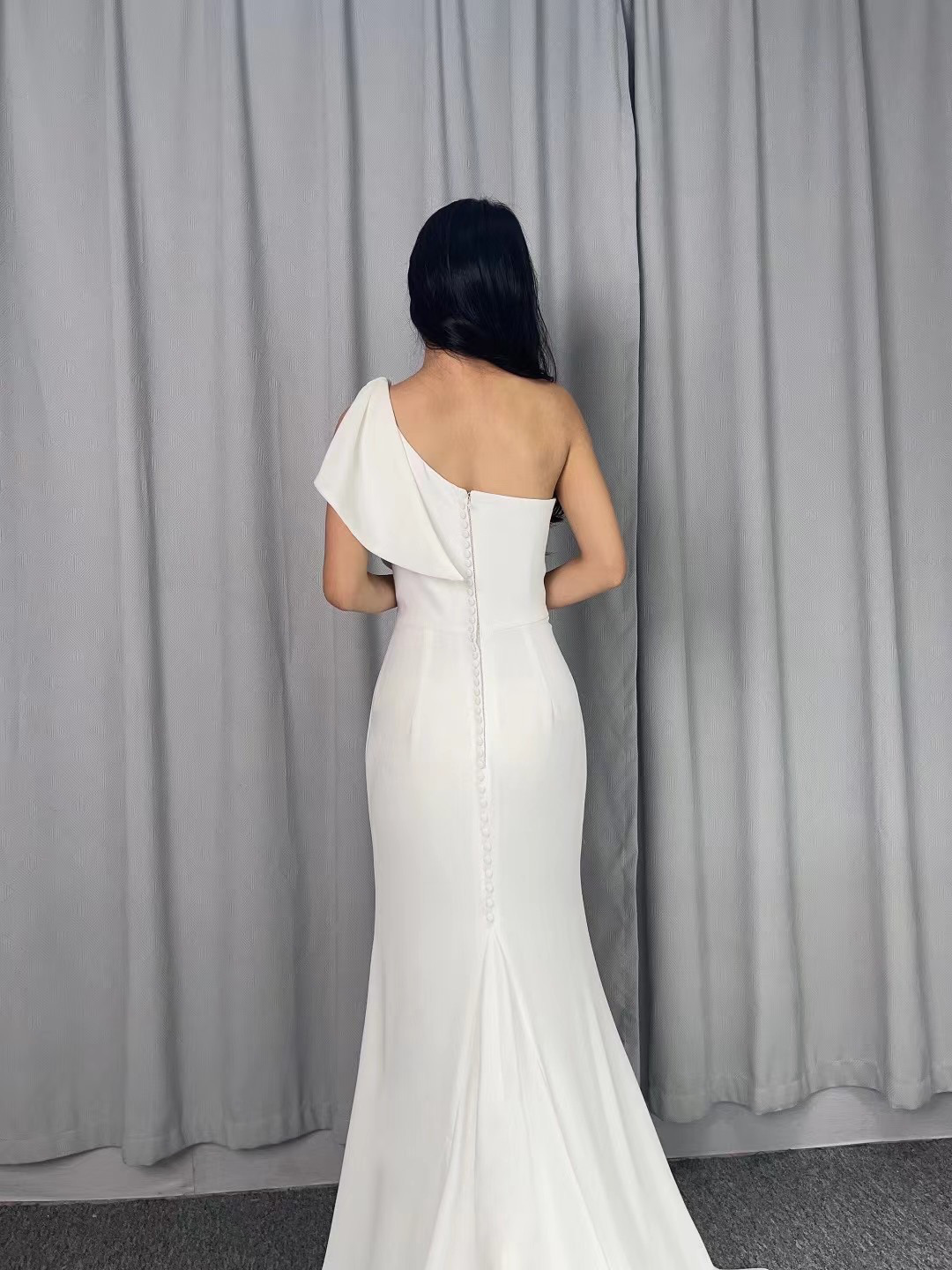 見逃さないで！マットグレープ生地　ホワイト　ワンショルダー　マーメイドドレス　オーダーサイズ　お色直し　上品　前撮り2次