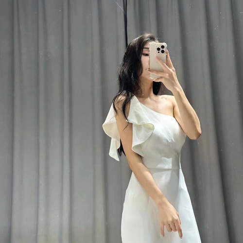 見逃さないで！マットグレープ生地 ホワイト ワンショルダー