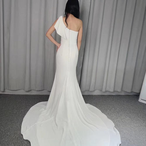 見逃さないで！マットグレープ生地 ホワイト ワンショルダー