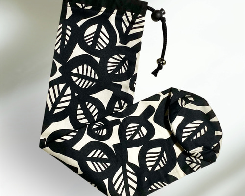 和太鼓 約55cm 黒白デザイン
厚み約23cm 和太鼓 約55cm 黒白デザイン厚み約23cm 本格わだいこスタンド付｜