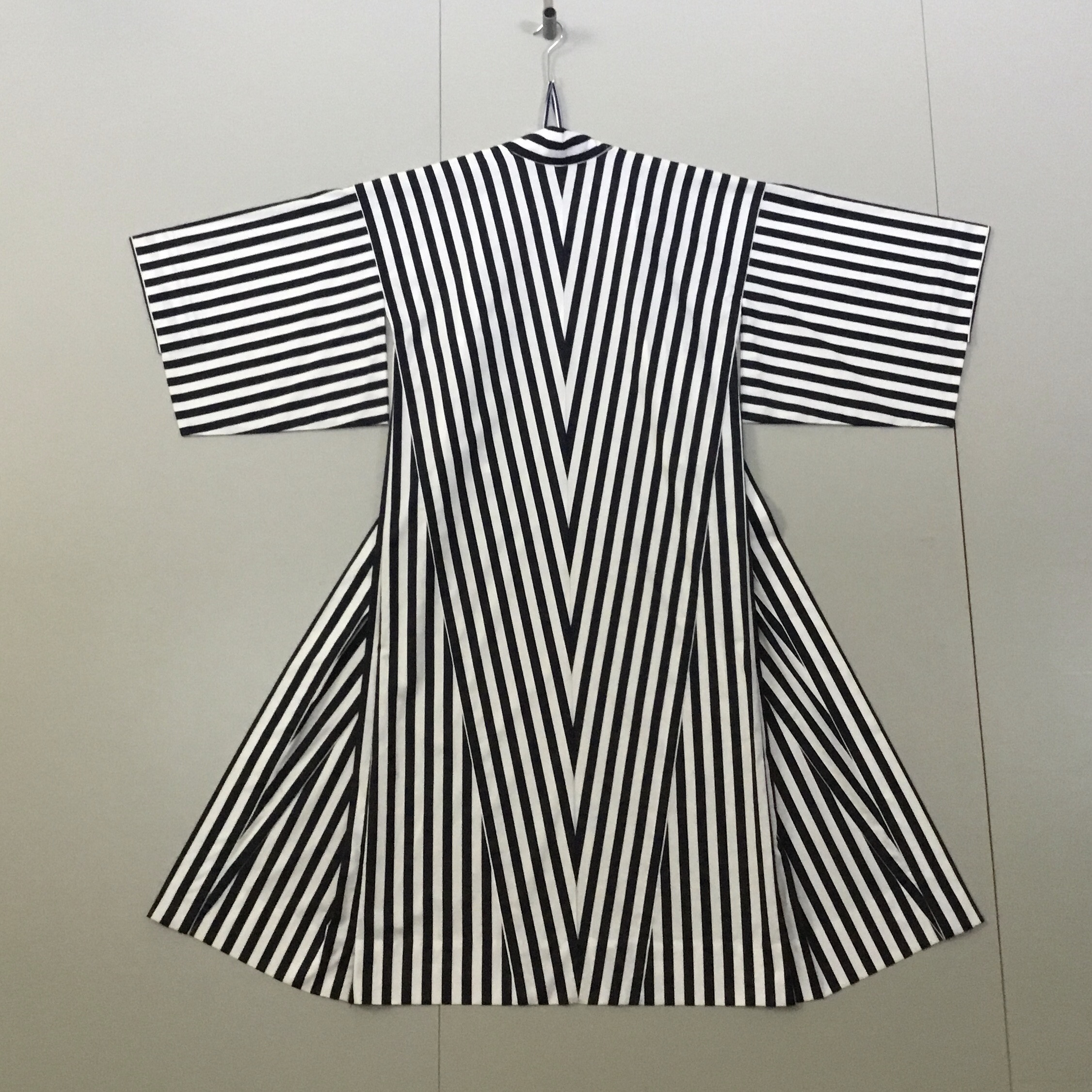 「コンセプトきもの　斜衣。」紺白・ストライプ・ロング　創作着物