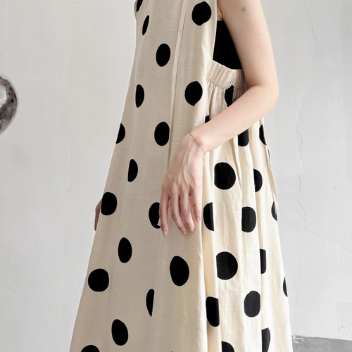 爽やかに着れる大人の夏レトロ♪サイドギャザー入り水玉ワンピース