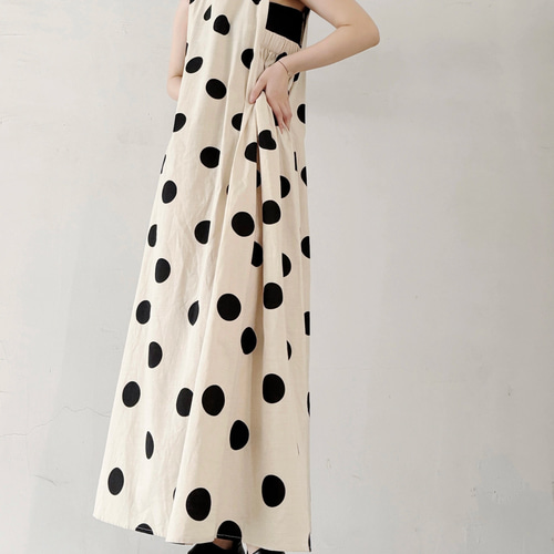 爽やかに着れる大人の夏レトロ♪サイドギャザー入り水玉ワンピース