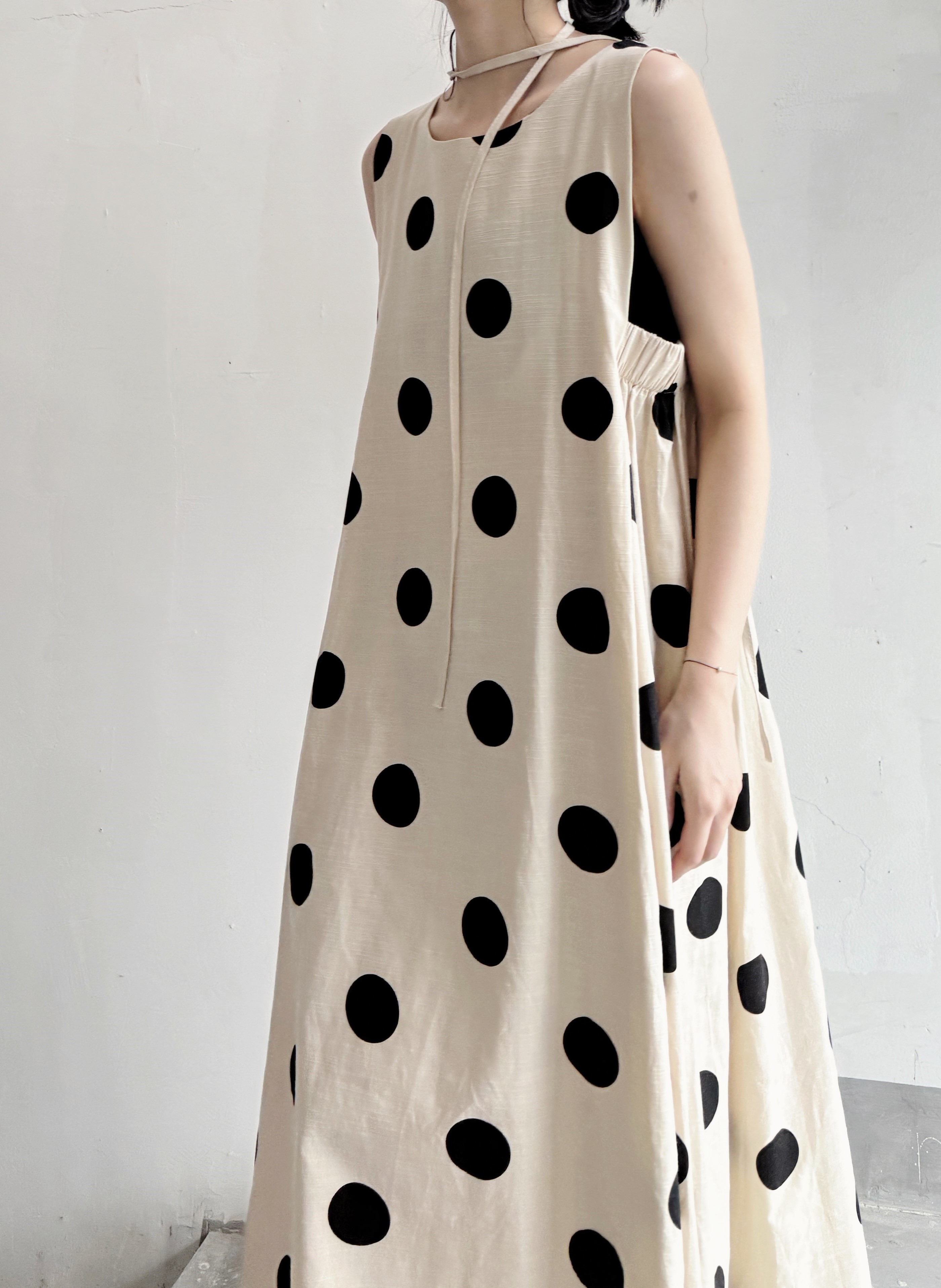 爽やかに着れる大人の夏レトロ♪サイドギャザー入り水玉ワンピース