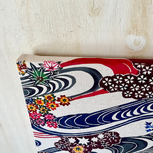 日本国内送料無料】手染め古典柄紅型/流水に桜と楓/スクエア