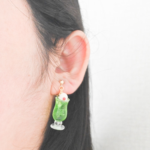 1232】ボトル型クリームソーダのピアス／イヤリング クリームソーダ