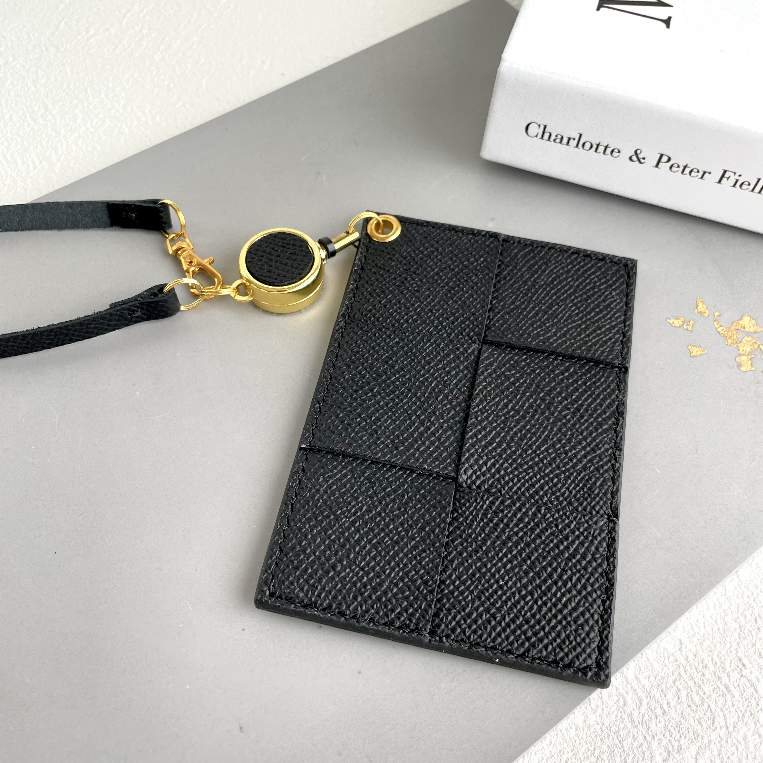 【フランス／フランス産レザー】高級フランス産本革のマキシイントレチャートパスケース｜送料無料