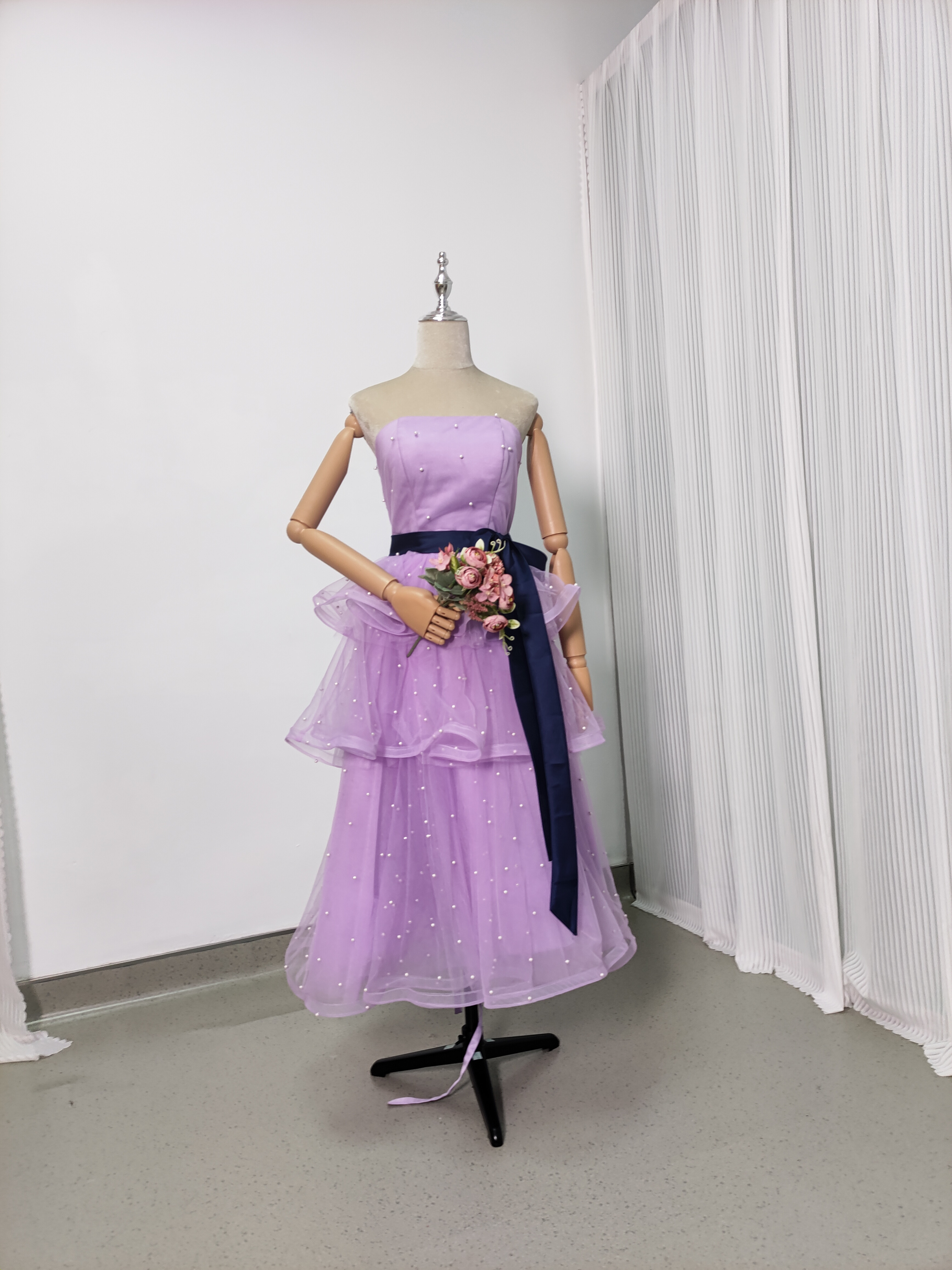 送料無料！カラードレス  ミニドレス ラッフルフリル  ベアトップ パール ベルト ミモレ丈 演奏会/音楽会