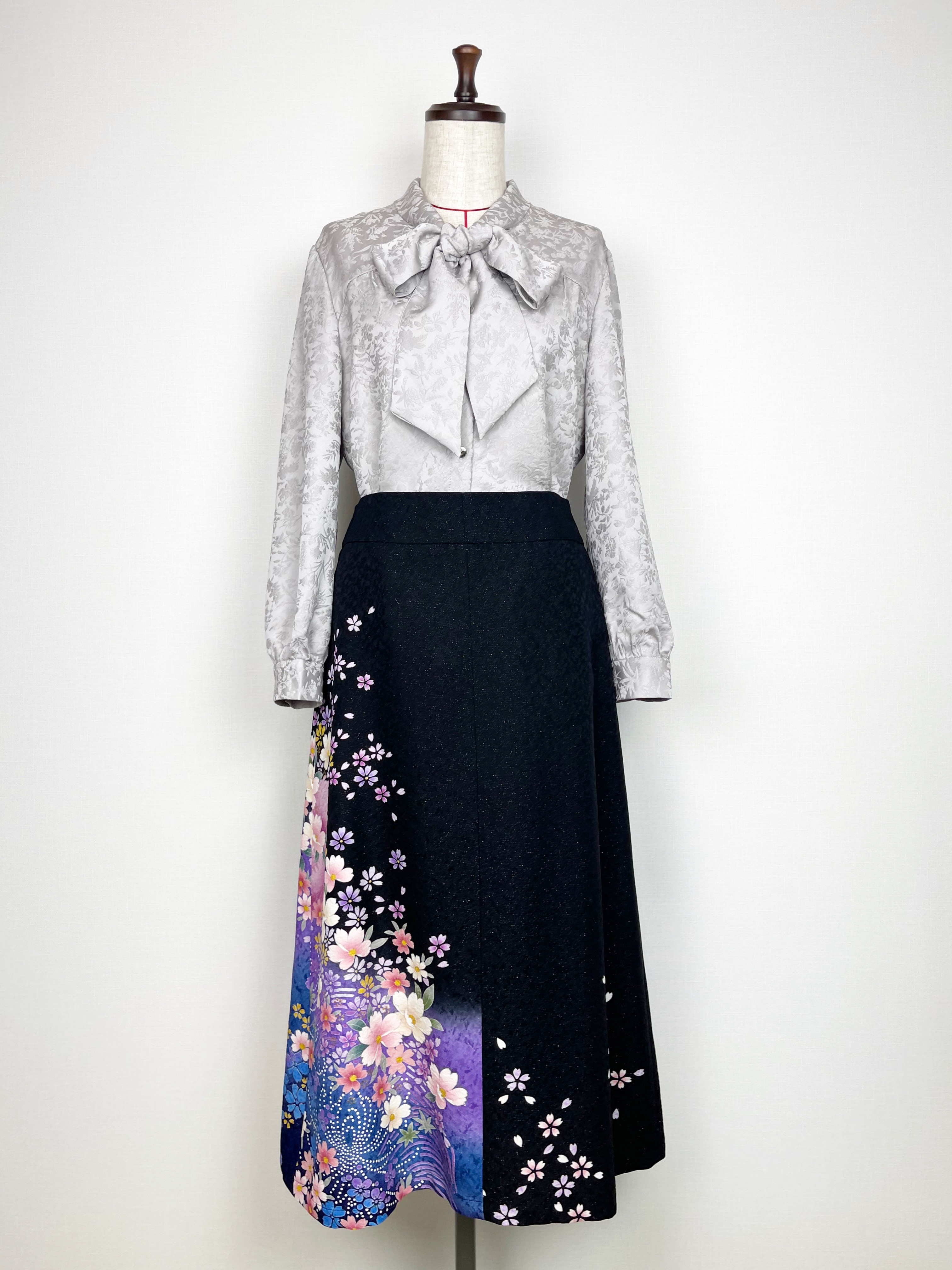 ボウタイブラウス【品良く輝くライトグレー★】洗える加工付きでお手入れ簡単♪