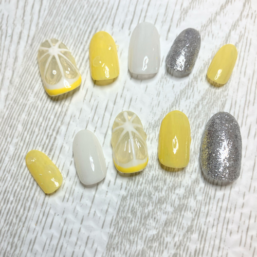☑︎陽だまりの檸檬イエロー　ネイルチップ　オーダー　韓国　ニュアンス ☑︎陽だまりの檸檬イエロー ネイルチップ オーダー 韓国 ニュアンス