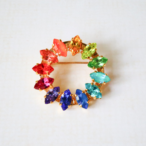 色を感じる虹色ブローチ ブローチ Juniper ジュニパー 通販 18072124