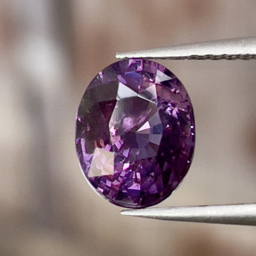 天然石　パープルスピネル　バイオレットスピネル 濃い紫色のスピネル 1.00ct オーバルカット 天然宝石