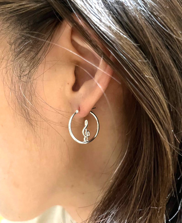 【受注制作】音楽記号フープピアス《シングル》（右耳用） 5枚目の画像