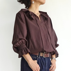 「ワケありな逸品H-1」ダブルラッフルカラーブラウス（ブラウン） 4枚目の画像