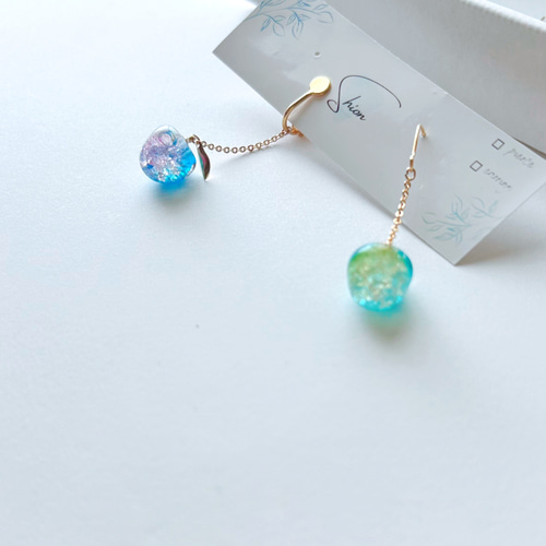 りんごピアス／イヤリング ピアス（フック・チェーン） ハンドメイド