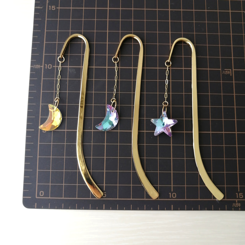 大人気【きらめく月と星のブックマーカー】 しおり 本のしおり