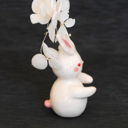 Cosmos】花うさぎ陶器の置物