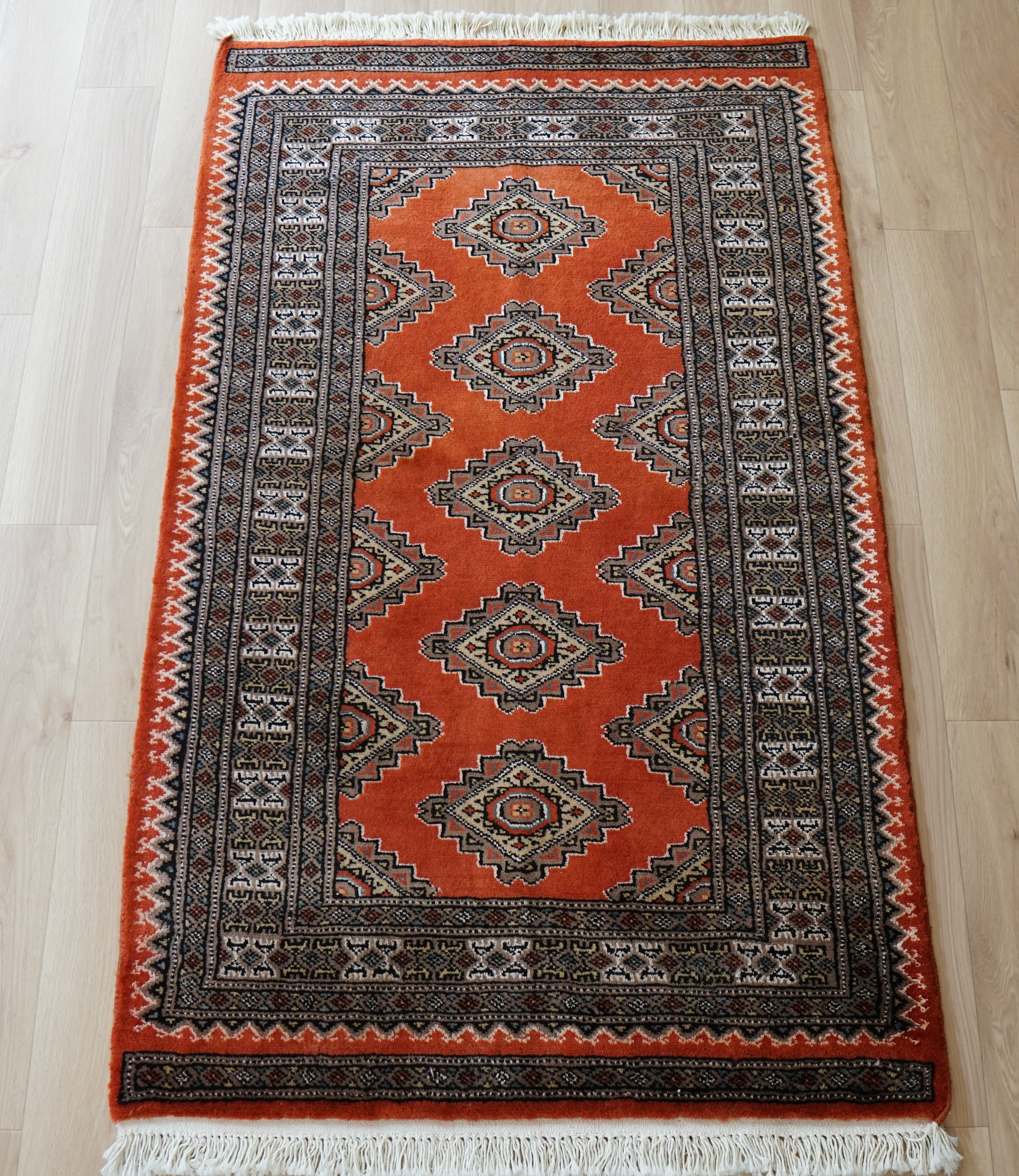 132×80cm【パキスタン手織り絨毯】