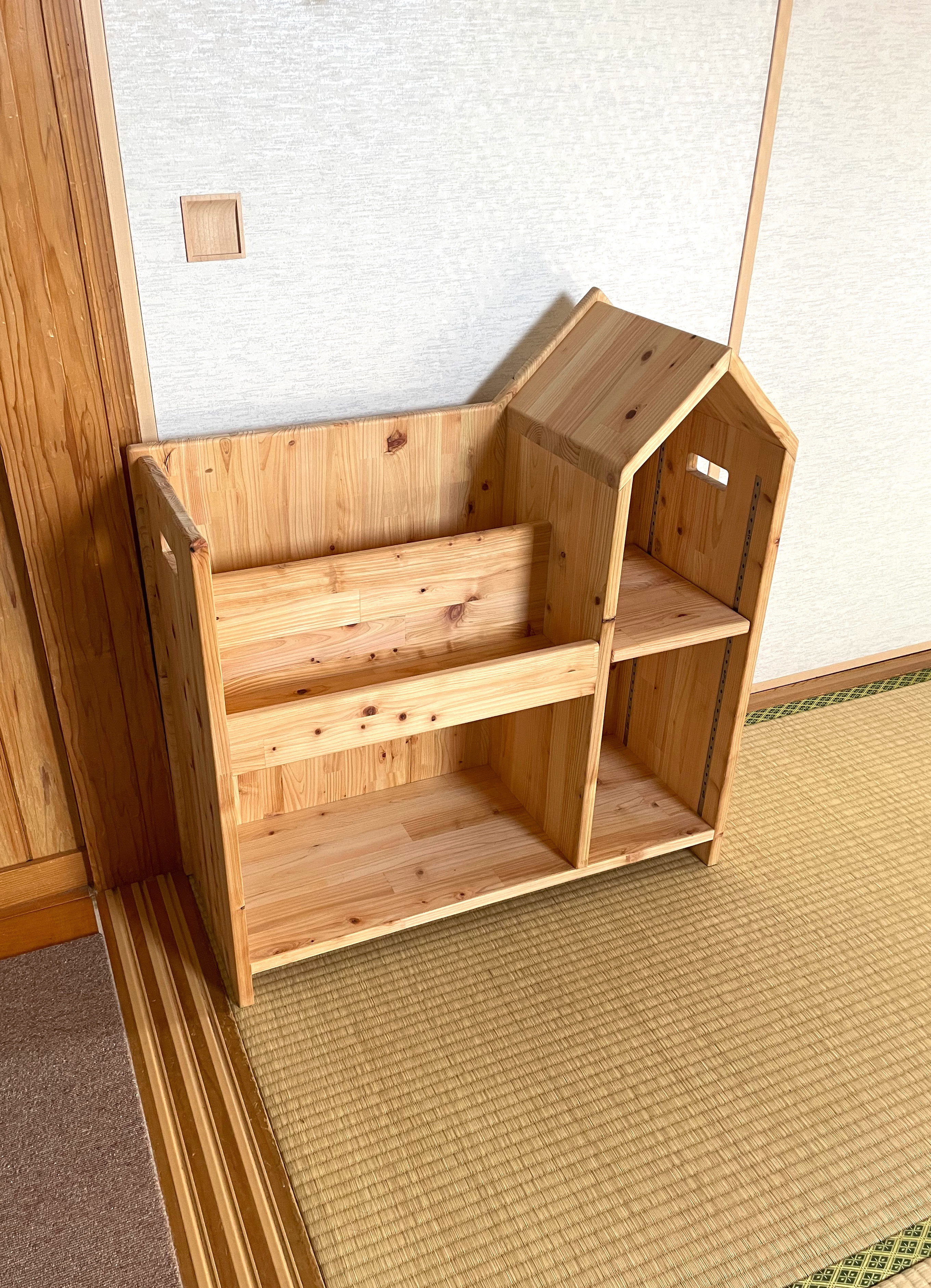 無垢 ハウス型シェルフ(オイル塗装) 絵本棚 ブックスタンド