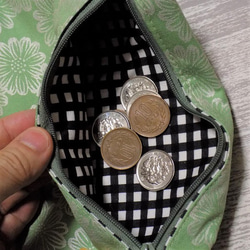 金彩工芸　花柄　銀色仕上げ　コットンオックスウィローグリーン色地製　「道中財布」 7枚目の画像