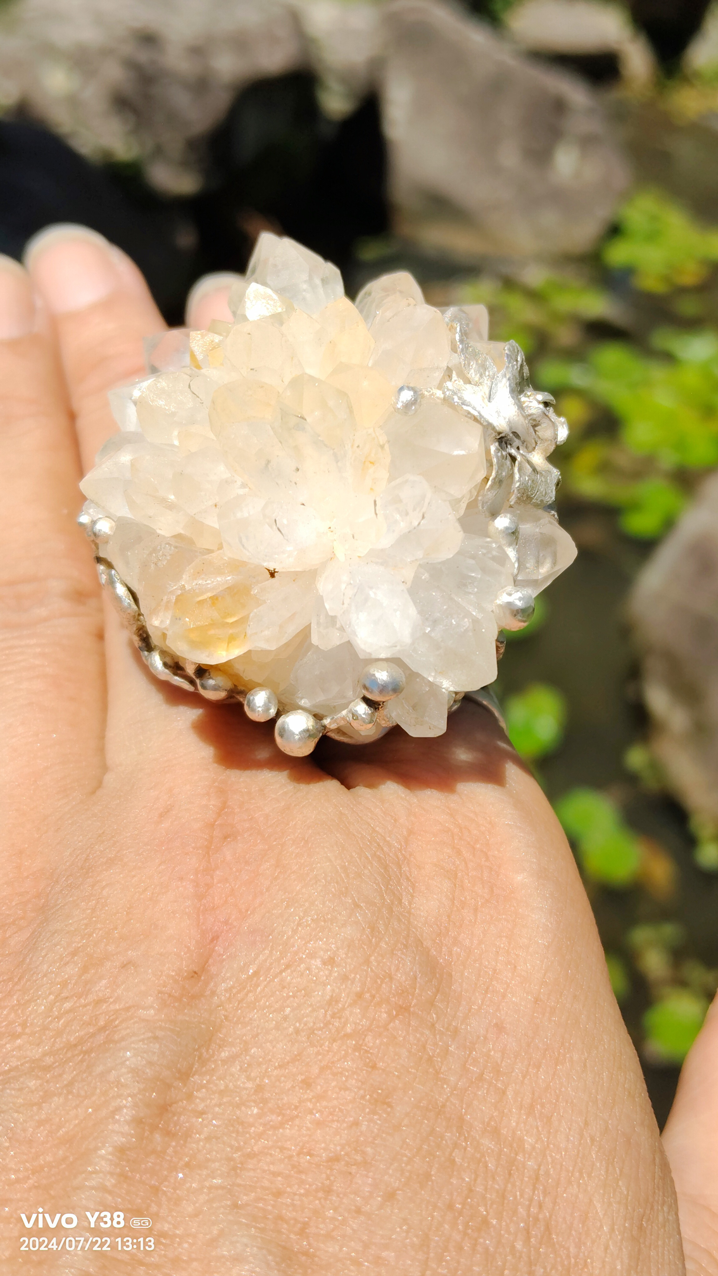 白水晶 花鉱石 ハンドメイド シルバーリング スターリングシルバーリング ～「フラワー」～ クリアクォーツ シルバーリング