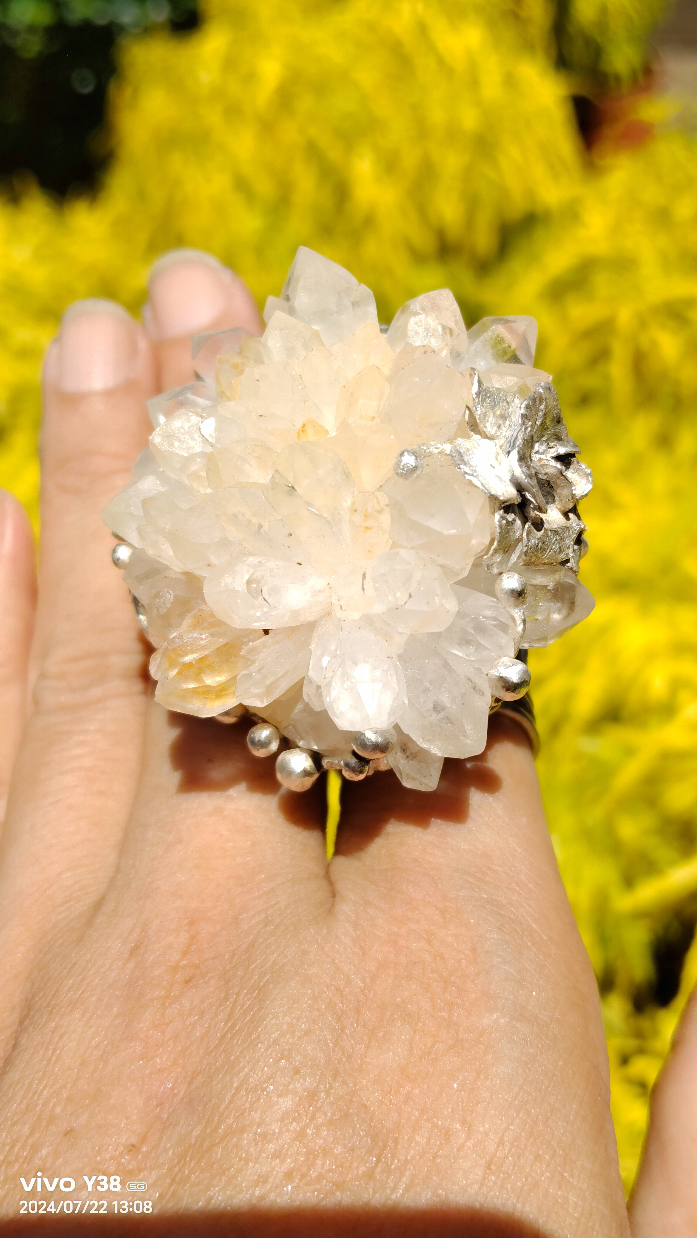 白水晶 花鉱石 ハンドメイド シルバーリング スターリングシルバーリング ～「フラワー」～ クリアクォーツ シルバーリング