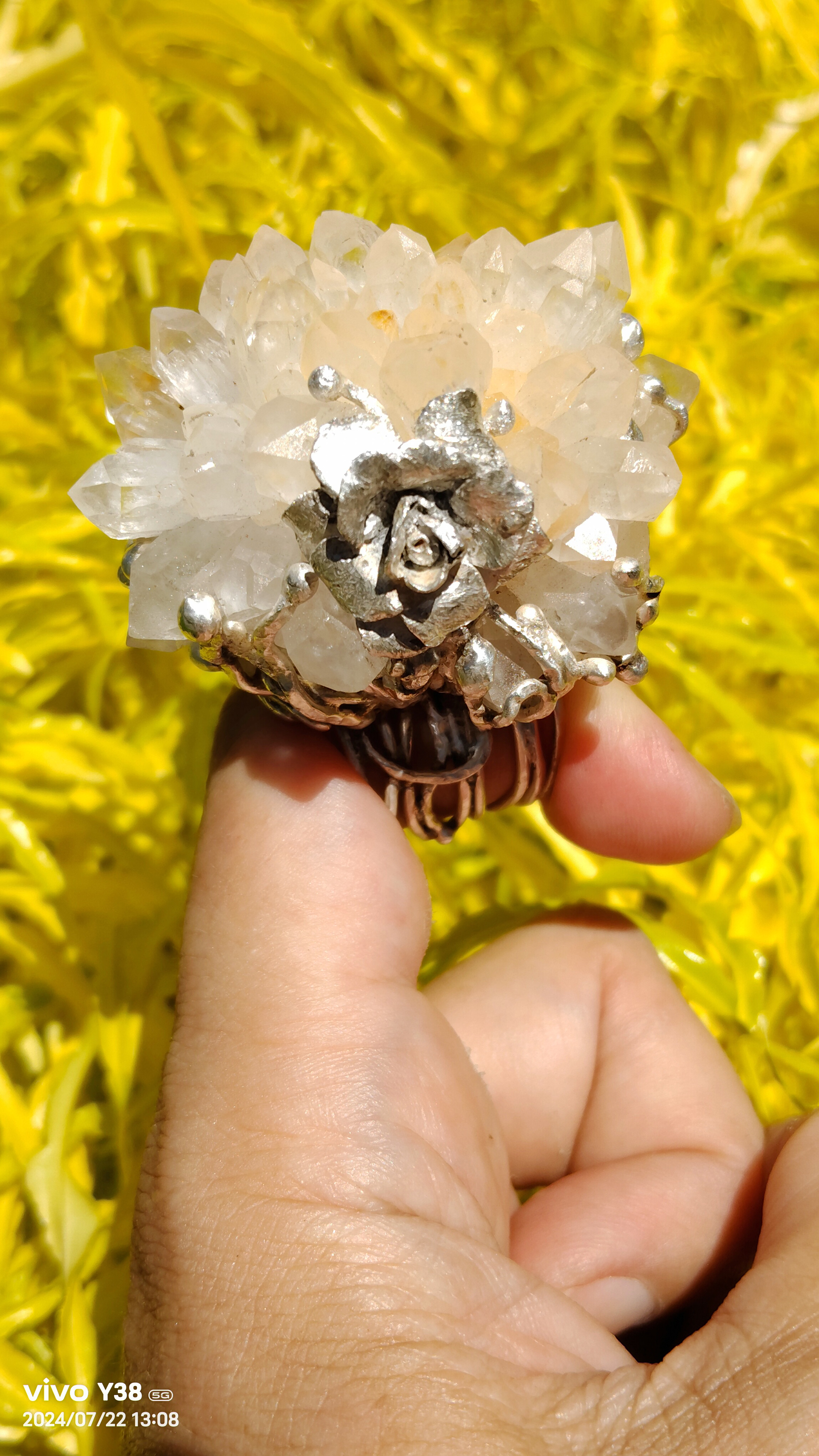 白水晶 花鉱石 ハンドメイド シルバーリング スターリングシルバーリング ～「フラワー」～ クリアクォーツ シルバーリング