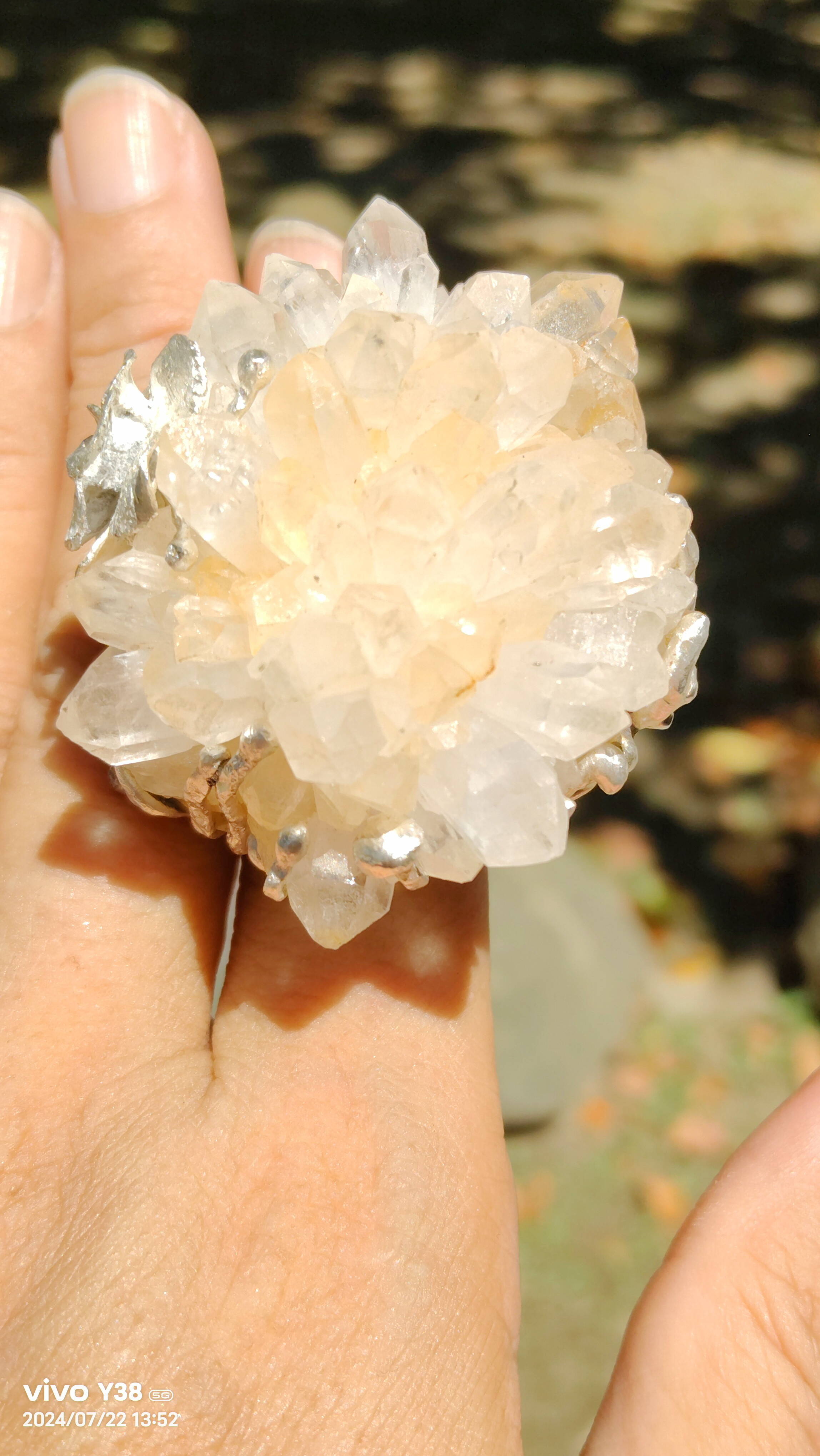 白水晶 花鉱石 ハンドメイド シルバーリング スターリングシルバーリング ～「フラワー」～ クリアクォーツ シルバーリング