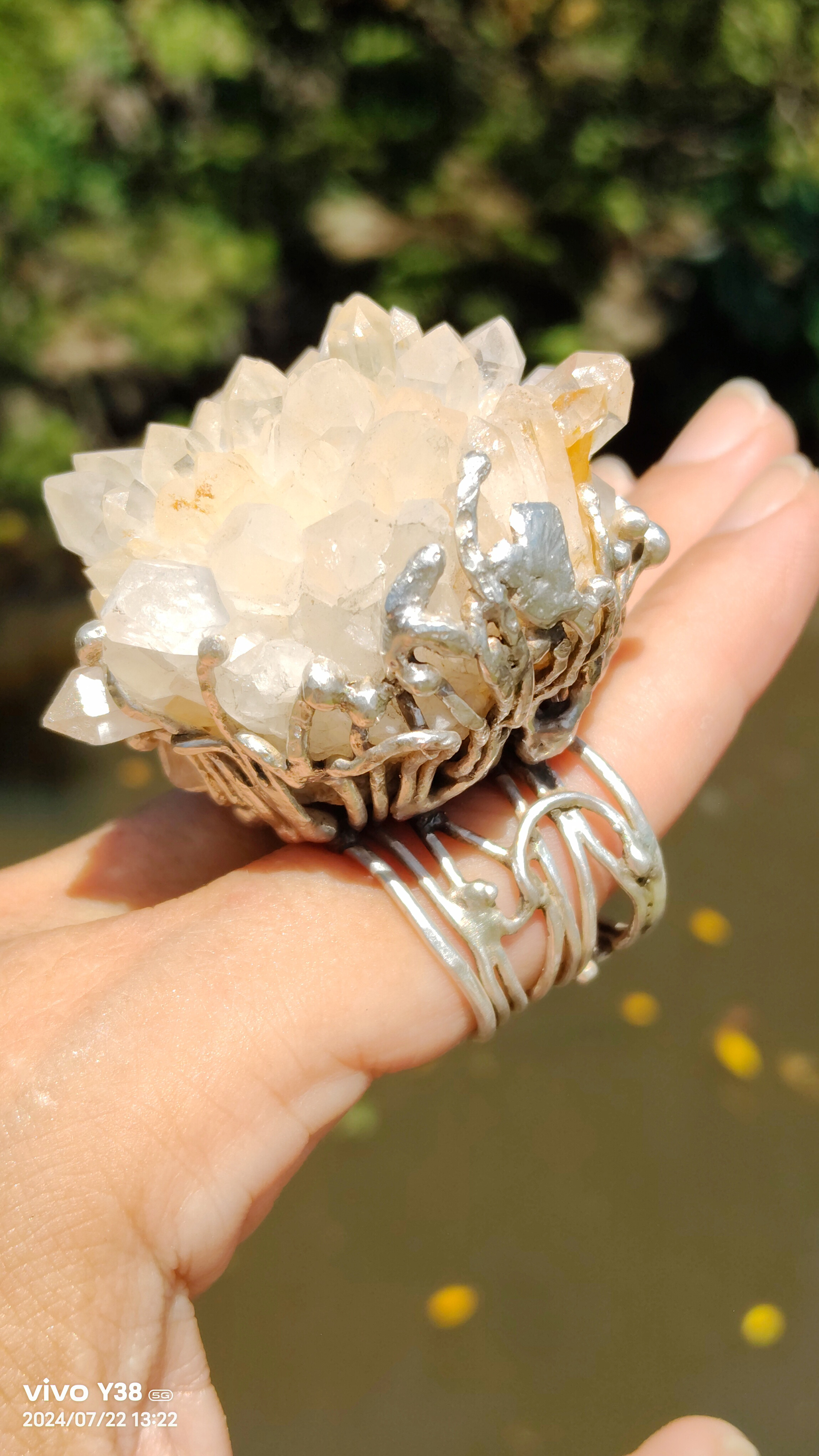 白水晶 花鉱石 ハンドメイド シルバーリング スターリングシルバーリング ～「フラワー」～ クリアクォーツ シルバーリング