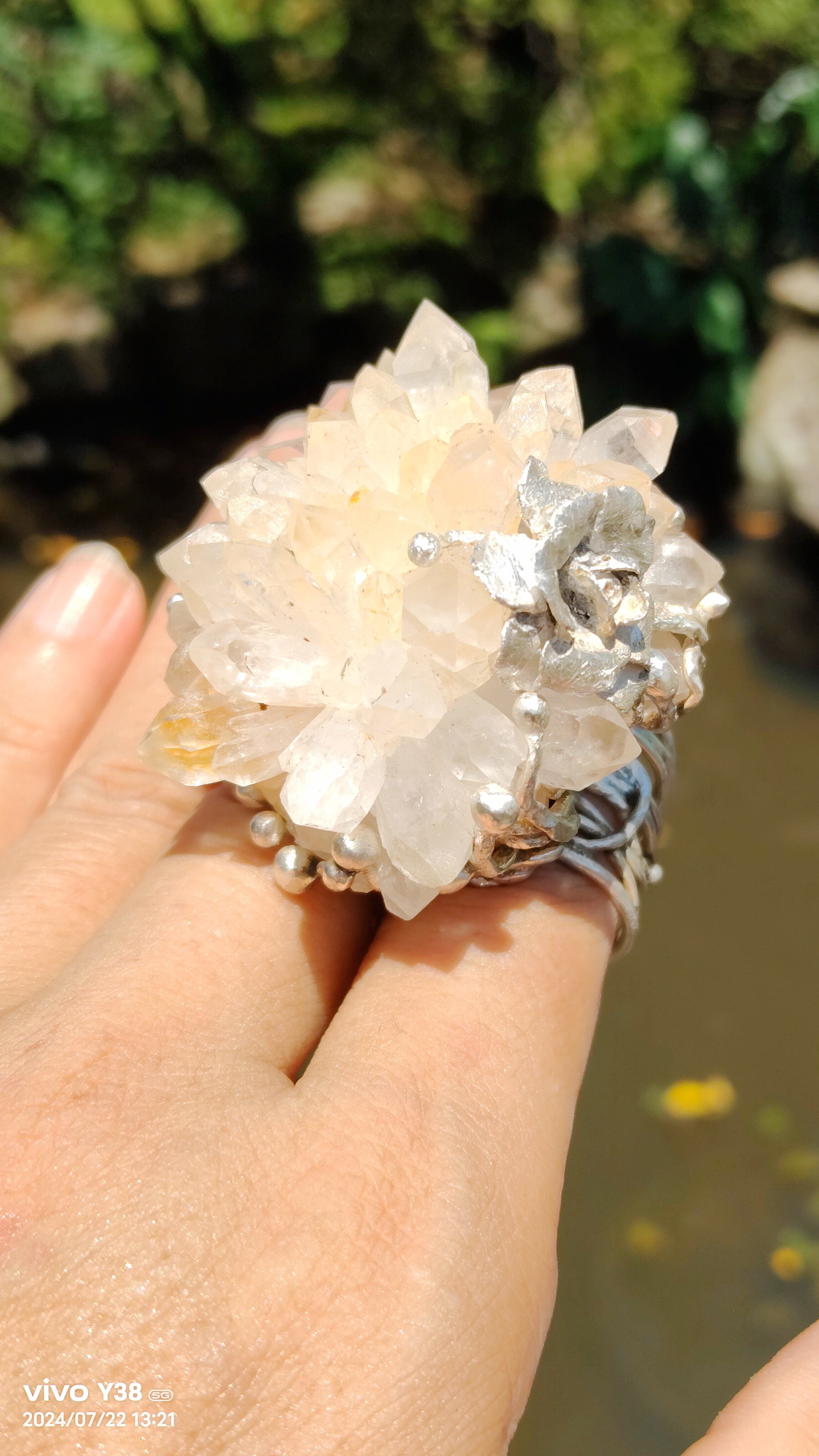 白水晶 花鉱石 ハンドメイド シルバーリング スターリングシルバーリング ～「フラワー」～ クリアクォーツ シルバーリング