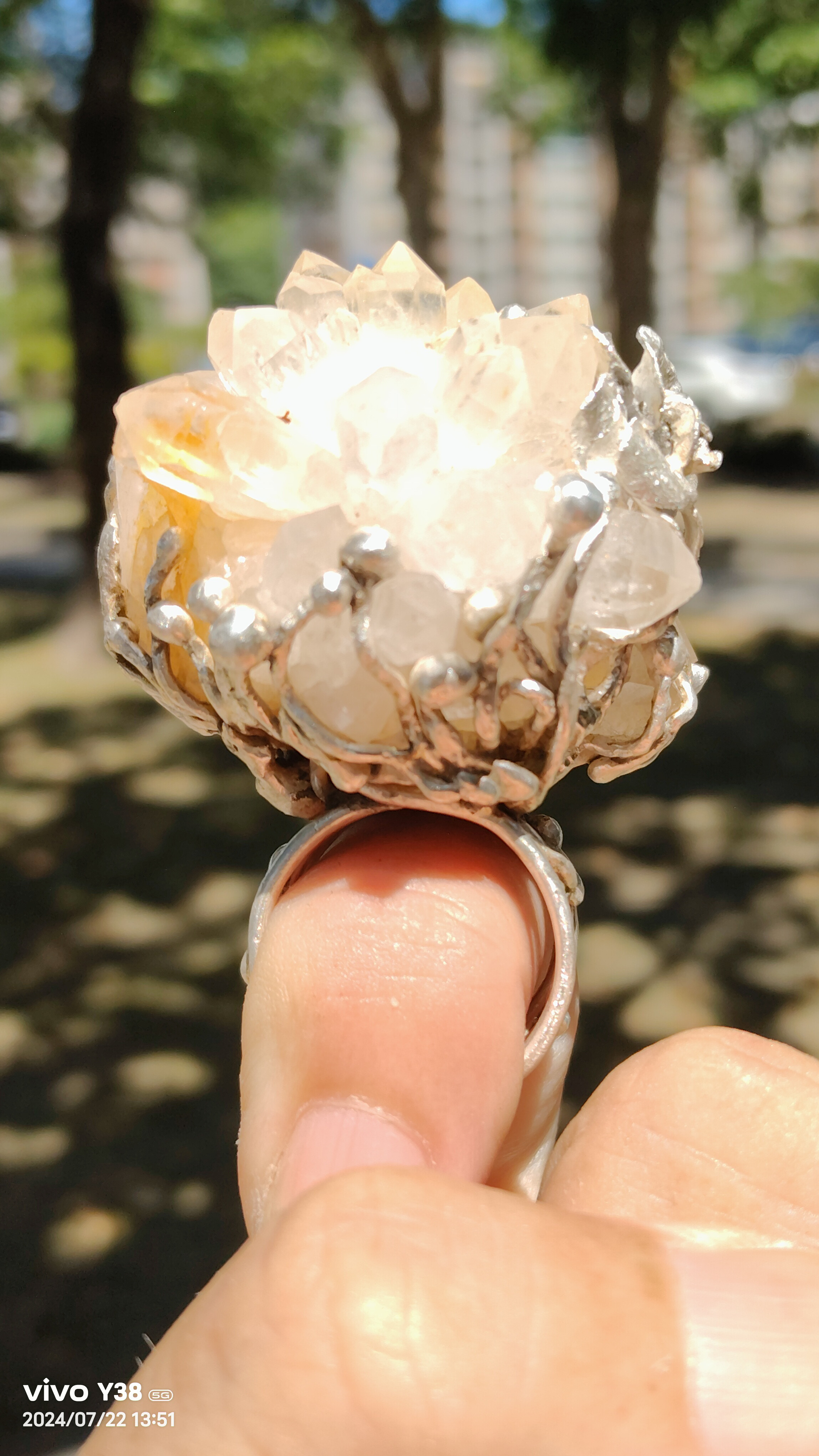 白水晶 花鉱石 ハンドメイド シルバーリング スターリングシルバーリング ～「フラワー」～ クリアクォーツ シルバーリング