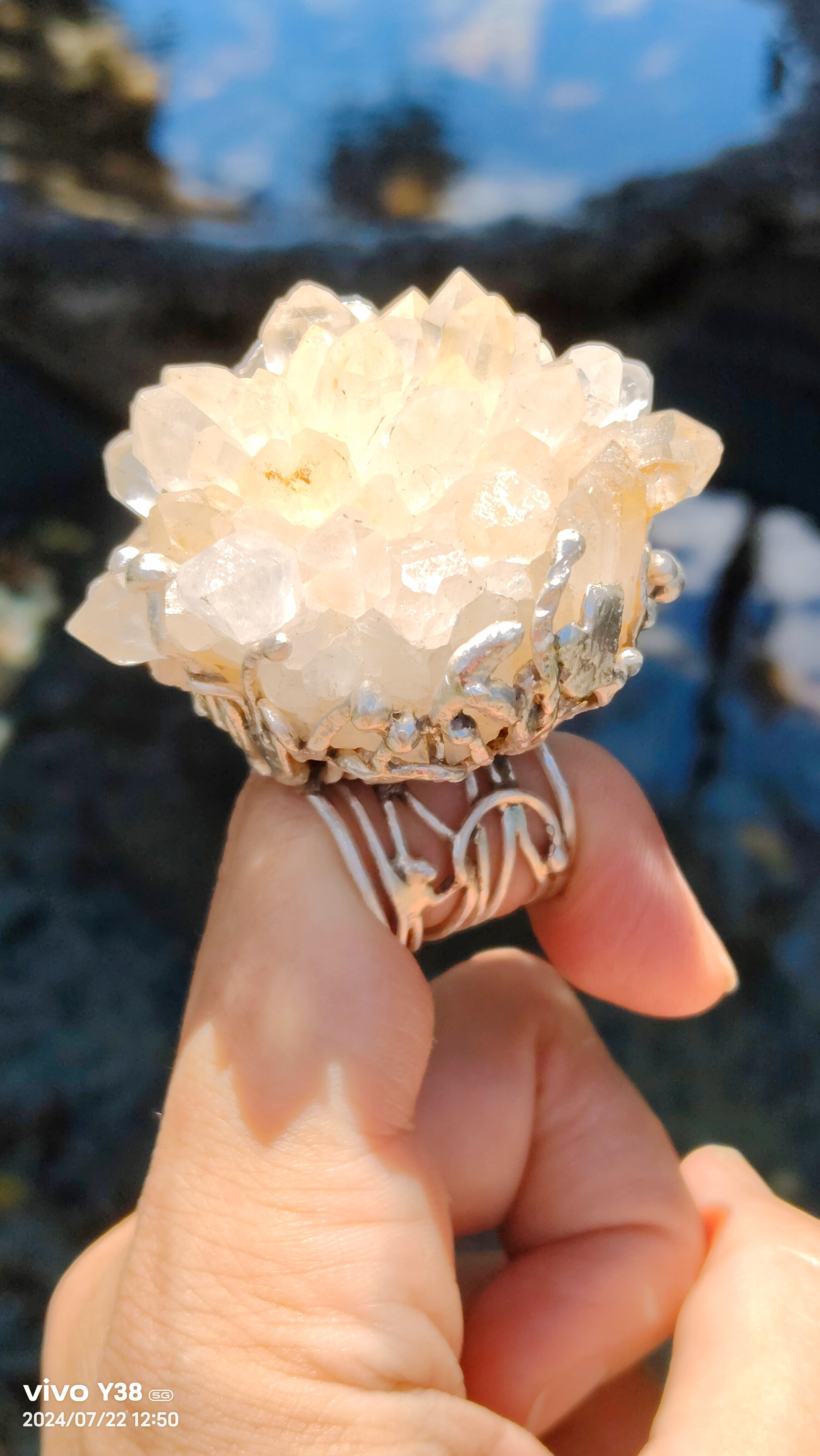 白水晶 花鉱石 ハンドメイド シルバーリング スターリングシルバーリング ～「フラワー」～ クリアクォーツ シルバーリング