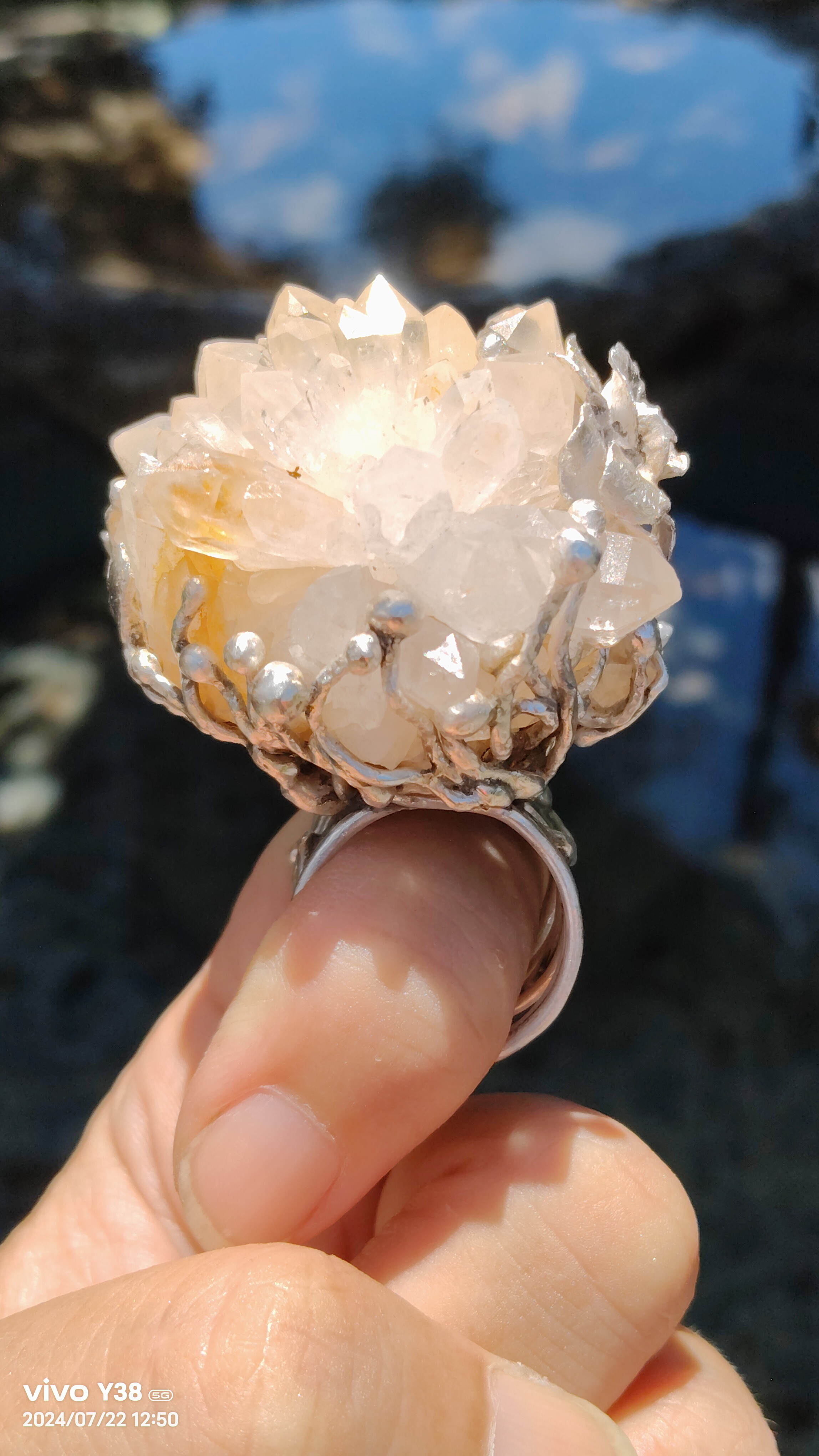 白水晶 花鉱石 ハンドメイド シルバーリング スターリングシルバーリング ～「フラワー」～ クリアクォーツ シルバーリング