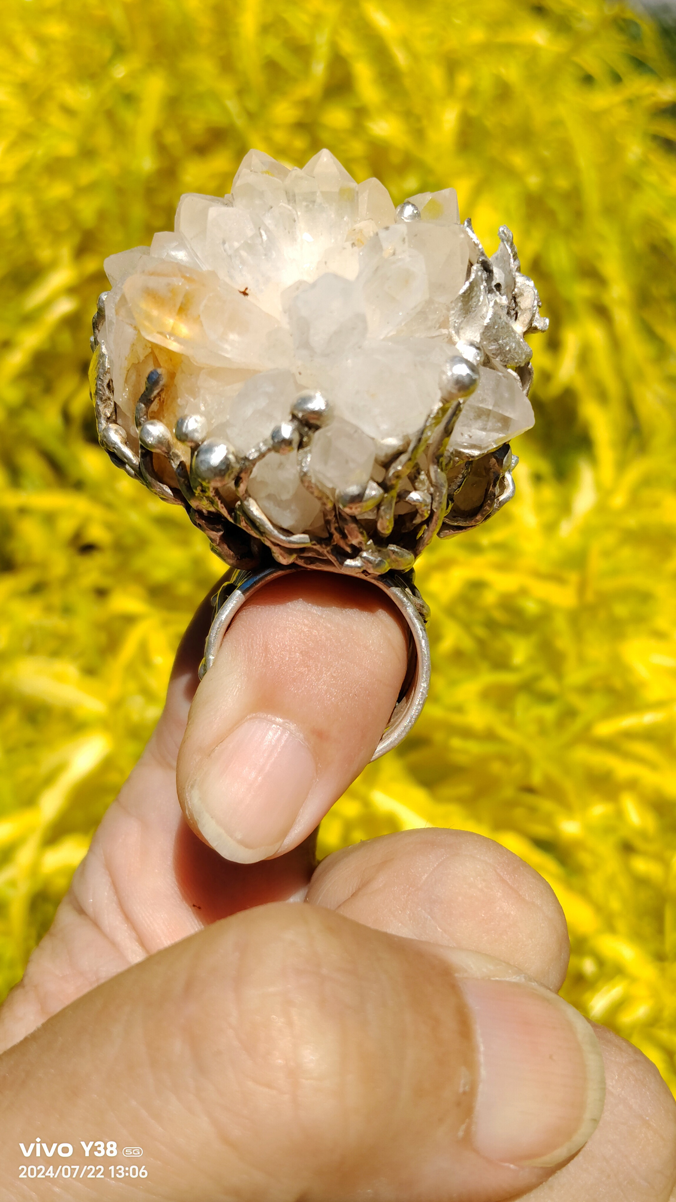 白水晶 花鉱石 ハンドメイド シルバーリング スターリングシルバーリング ～「フラワー」～ クリアクォーツ シルバーリング