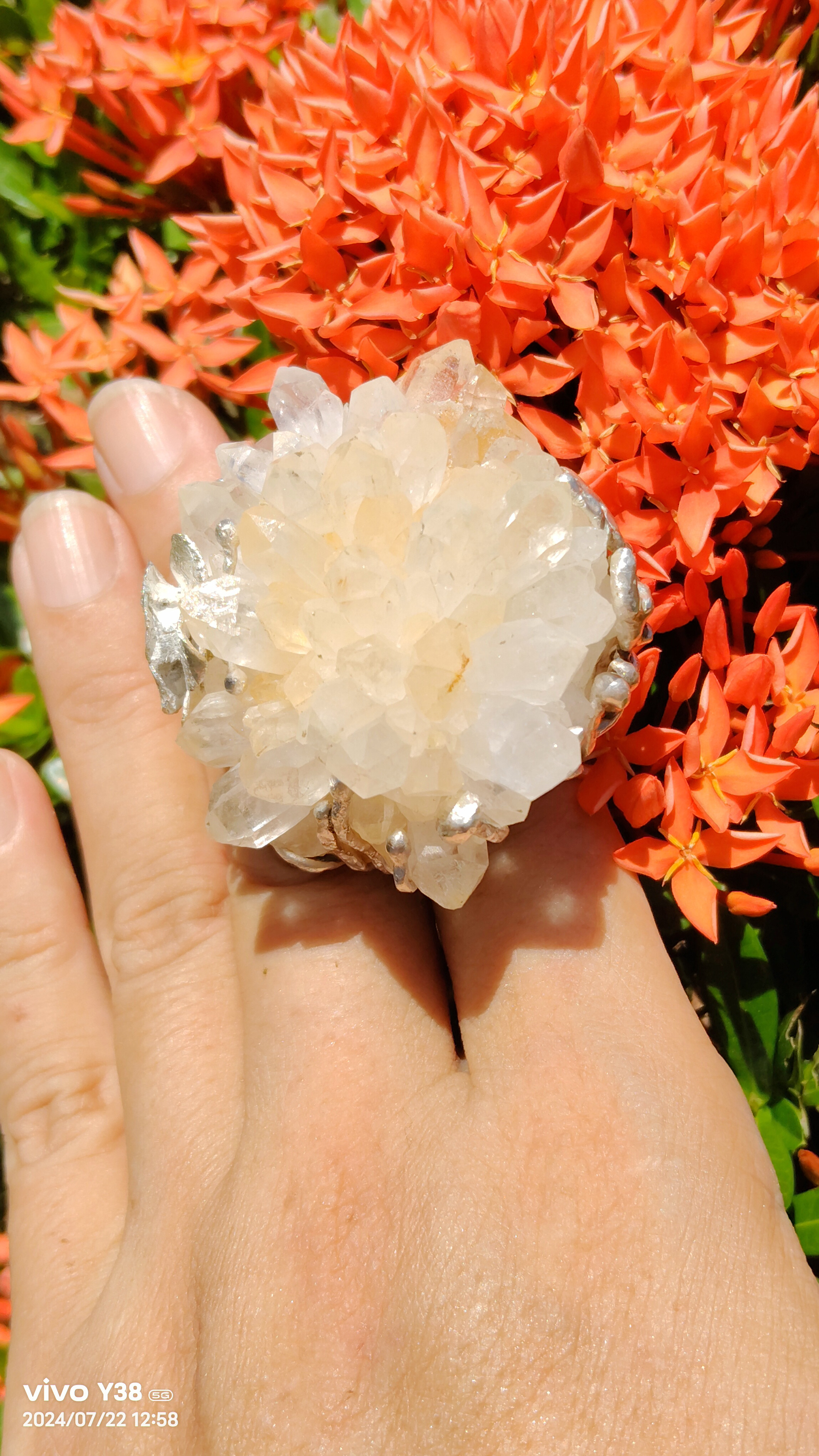 白水晶 花鉱石 ハンドメイド シルバーリング スターリングシルバーリング ～「フラワー」～ クリアクォーツ シルバーリング